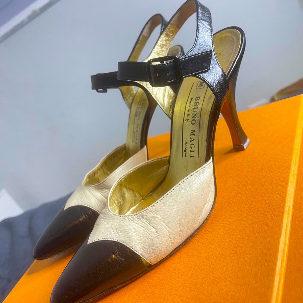 Vintage Bruno Magli cream and black slingback pumps with buckle size 8 1/2